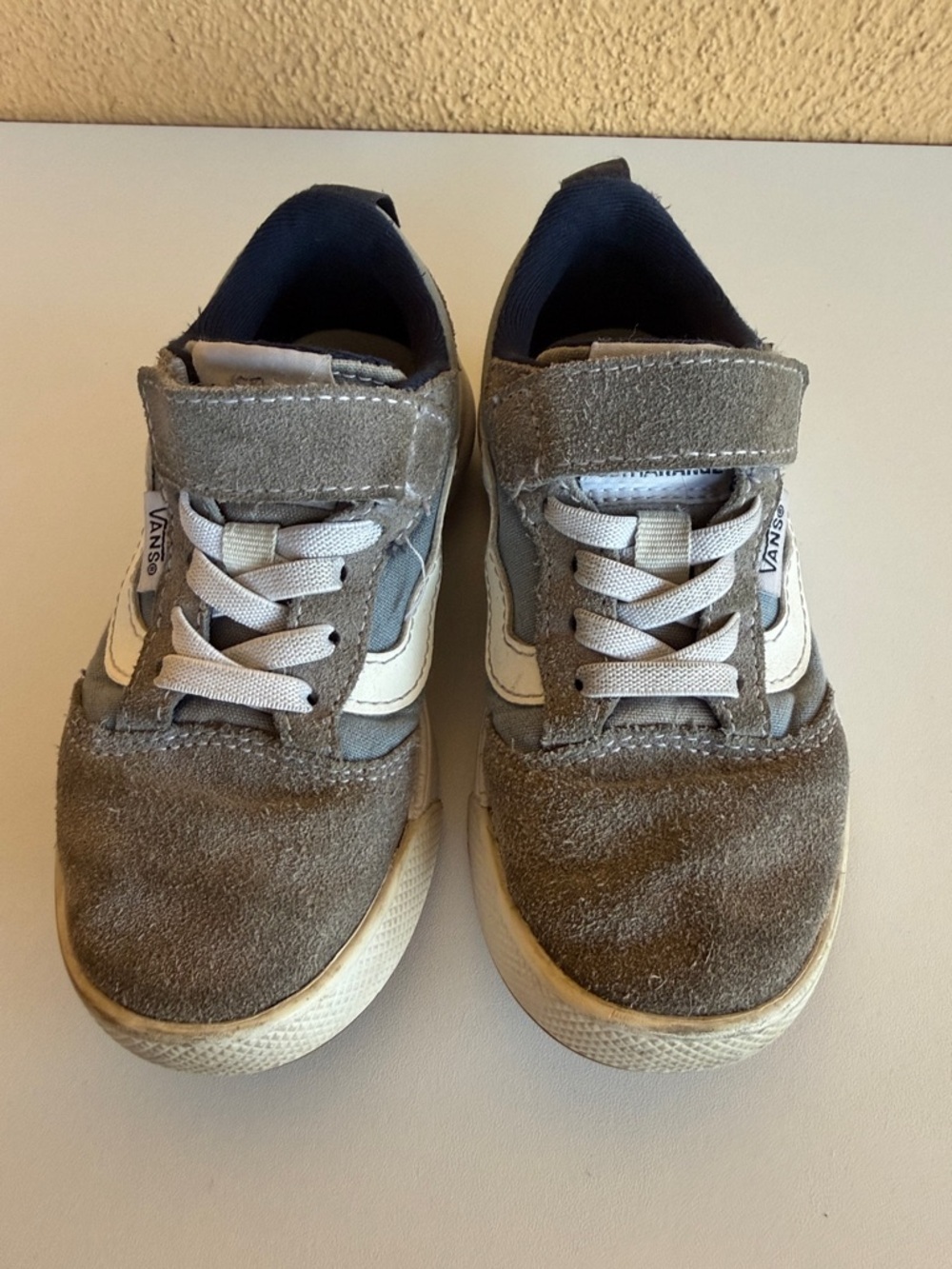 Vans Kids Grey and White Low-Top Skate Sneakers Size 10.5 - Picture 2 of 6
